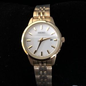 NWT Seiko ladies’ bracelet watch.  SUR832.